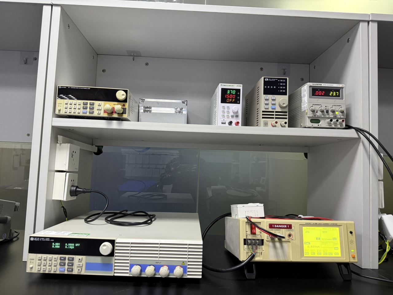 电气实验室介绍(图4) 电气实验室介绍(图4)