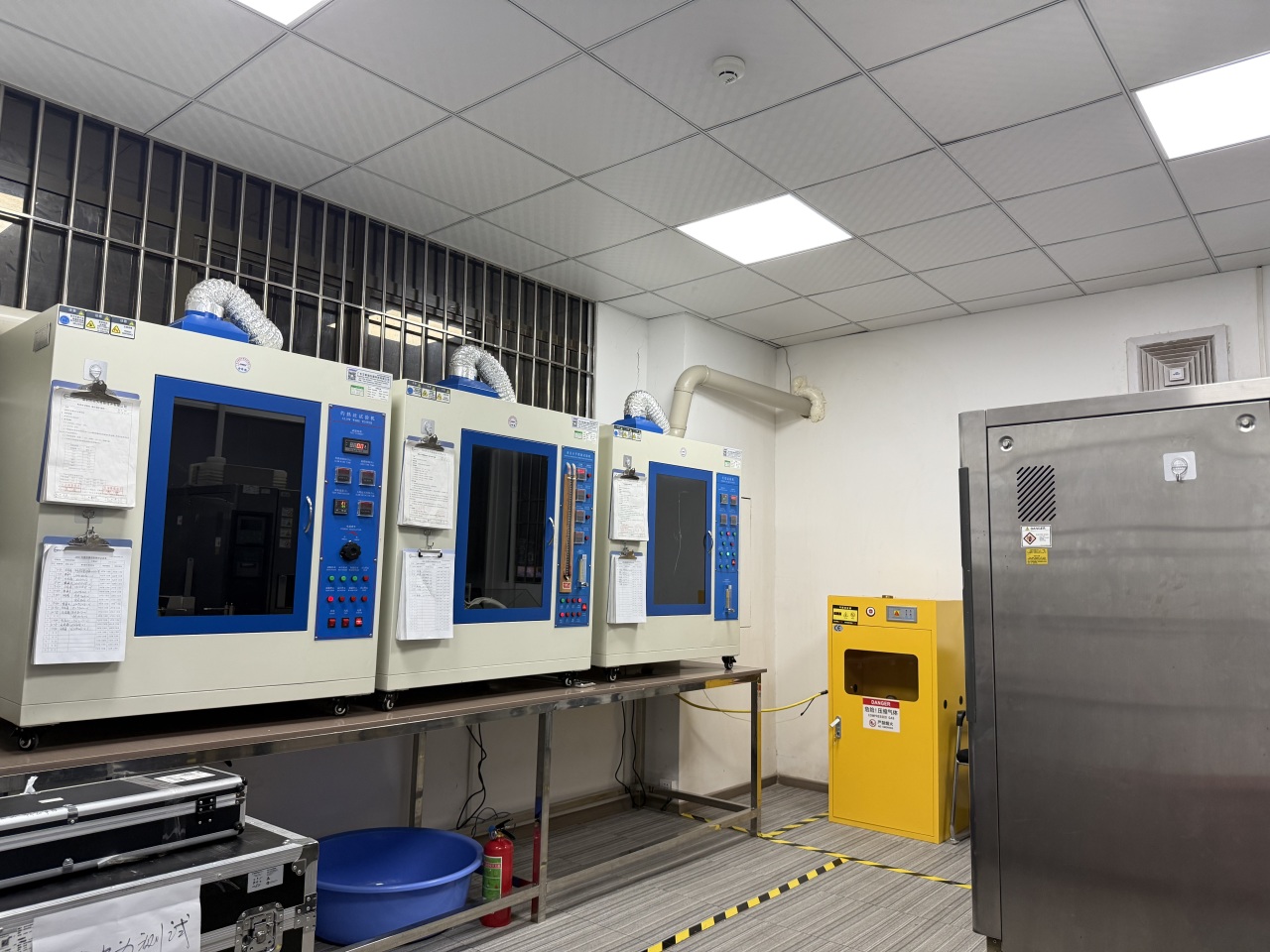 电气实验室介绍(图2) 电气实验室介绍(图2)