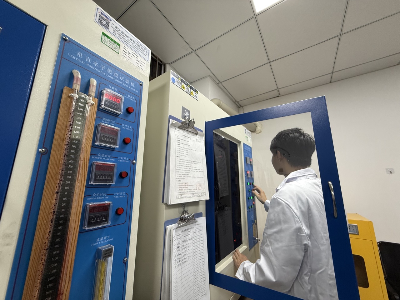 电气实验室介绍(图6) 电气实验室介绍(图6)